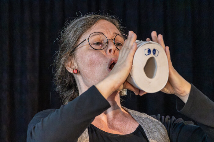 Puppentheater Kübel wie Eimer - Figurenspiel mit Anna-Lena Kübel – Bild: © Reiner Boeschen